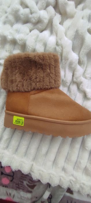 Чисто нови боти с пух,38 номер, много дебела вата отвътре.Имам и 41 н.