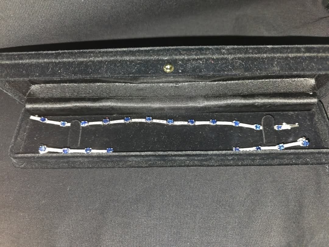Vând brățară+ cercei aur 18k( diamante + safire)