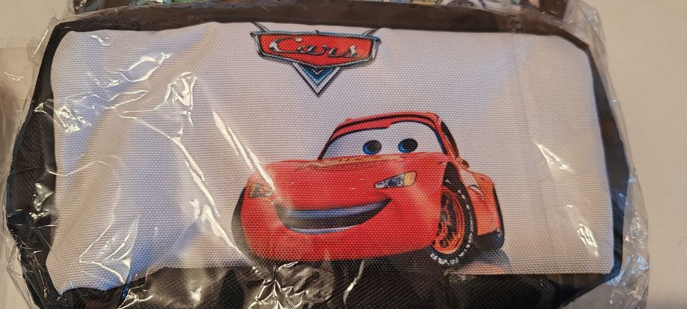 Несесер за училище