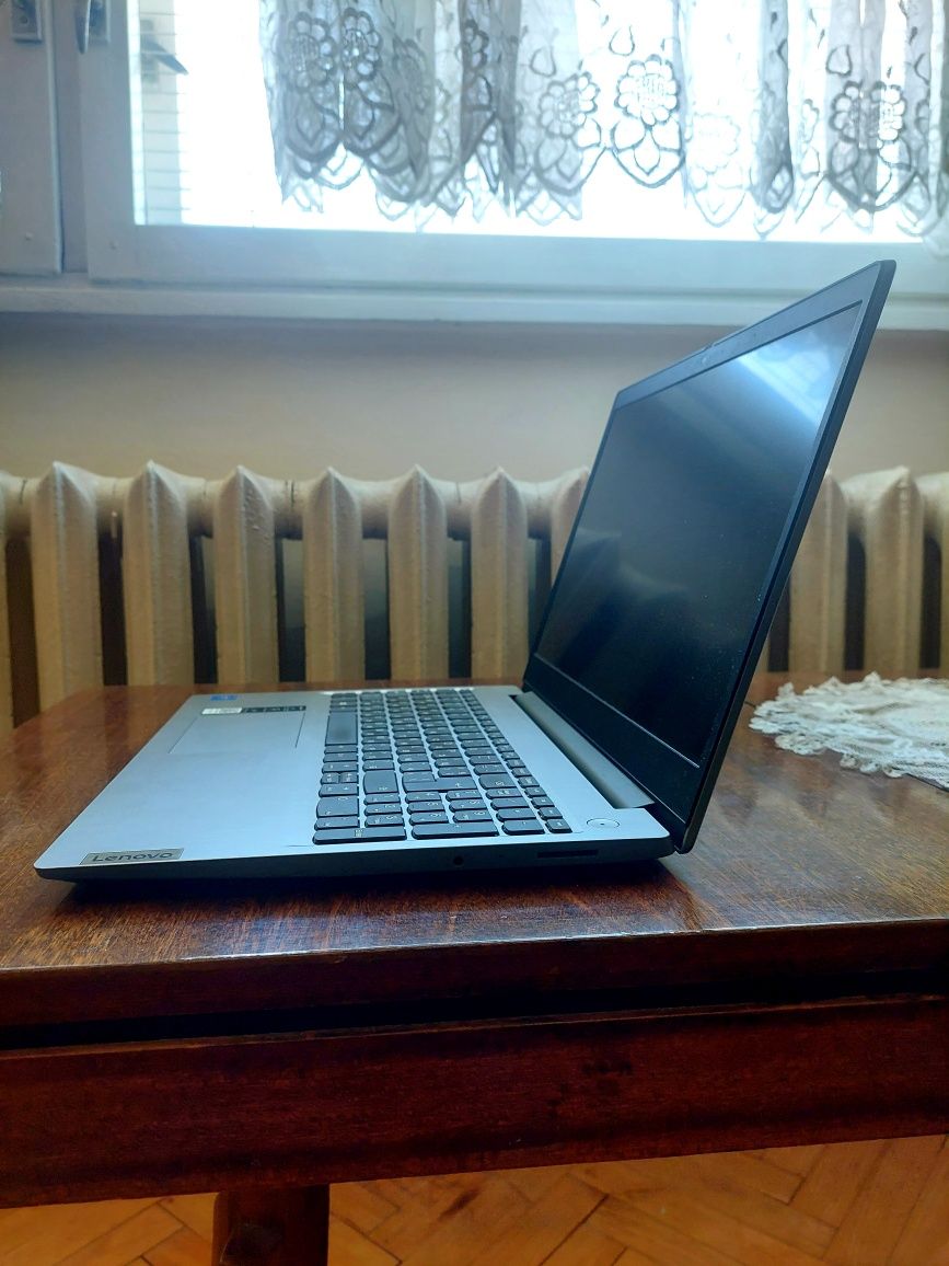 Лаптоп Lenovo IdeaPad 3 (17") от 2021