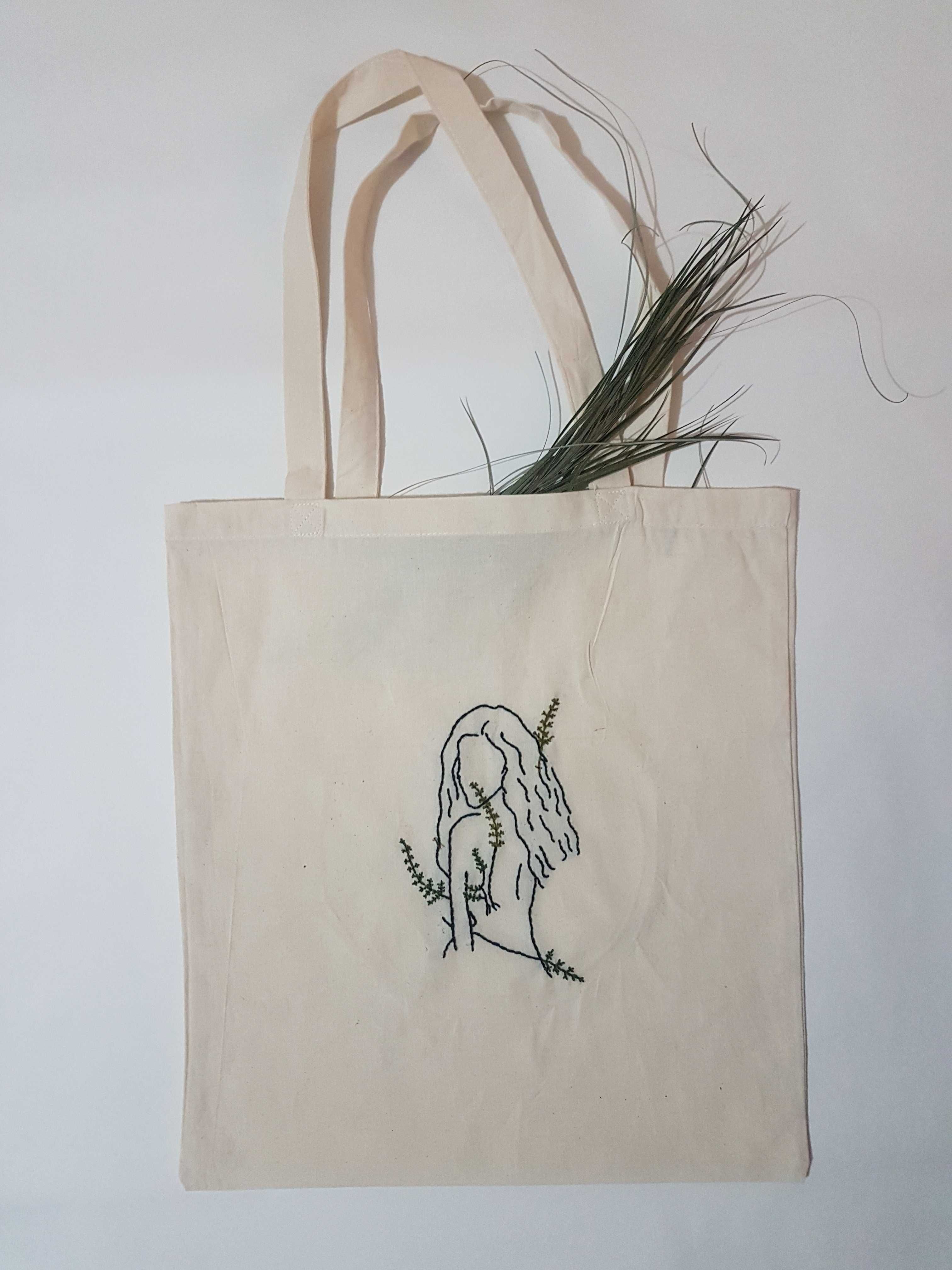 Бродирана или рисувана чанта с дълги дръжки