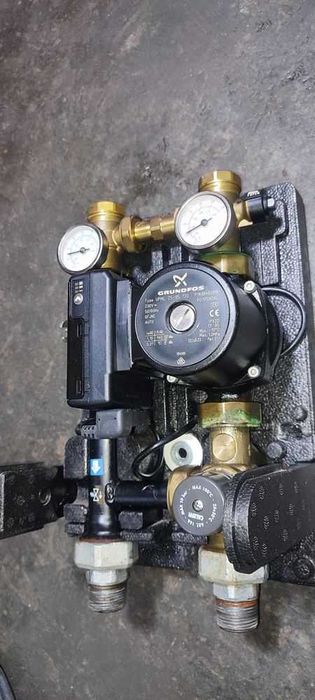 Grup amestec & pompare pardoseala Caleffi pompa Grundfos UPML 25 95 1"