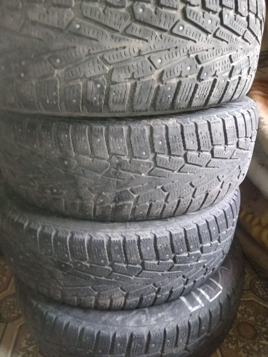 Продам комплект зимний резины