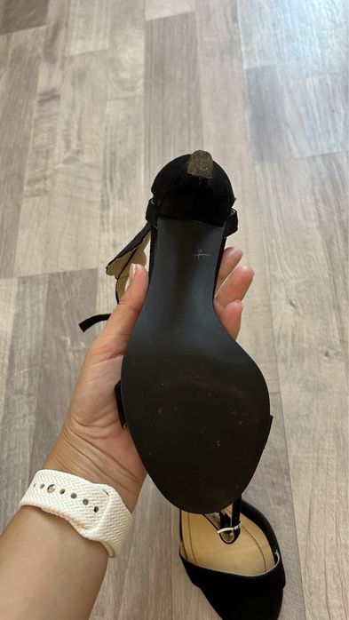 Sandale dama in stare perfecta model unicat Yvettes