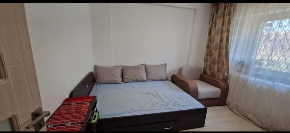 Închiriez apartament cu 3 camere in zona Brâncoveanu
