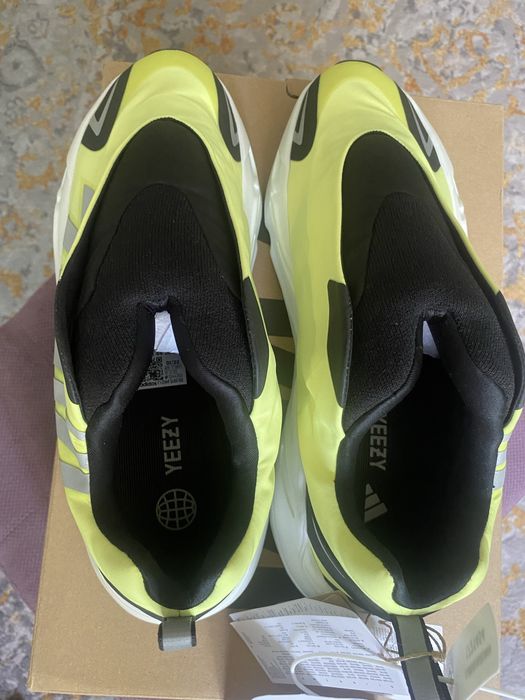 Adidas Yeezy 700 MNVN Laceless marimea 44