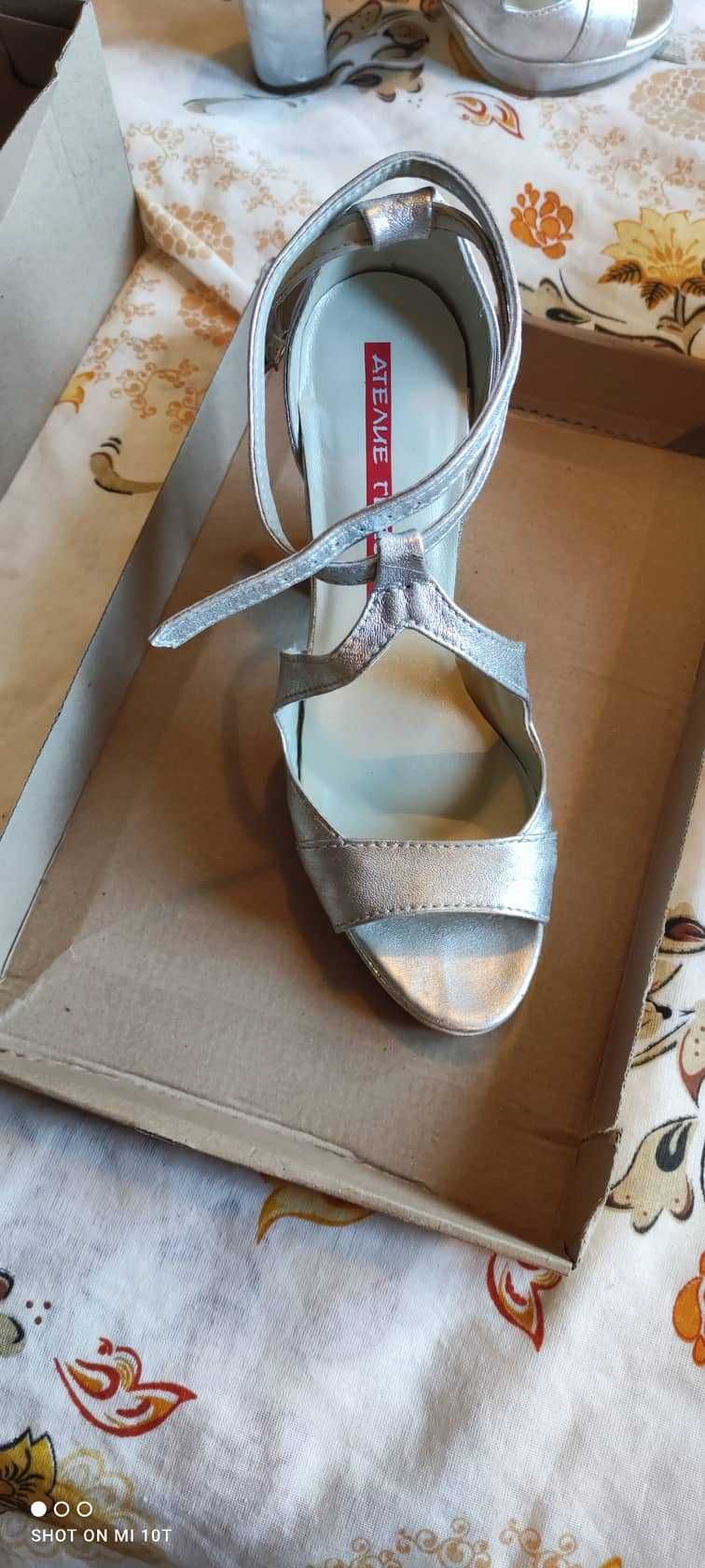 Официални сребристи дамски обувки с ток