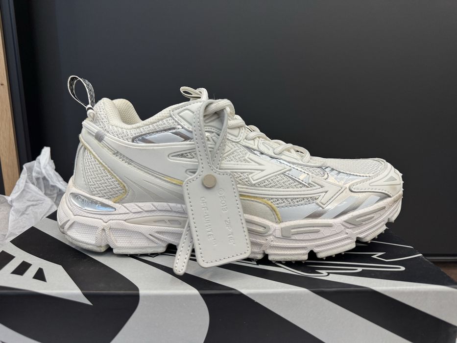 Off White Be Right Back