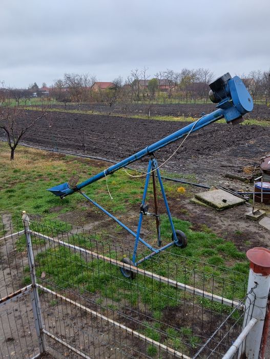 Vând tractor U650 și utilaje agricole