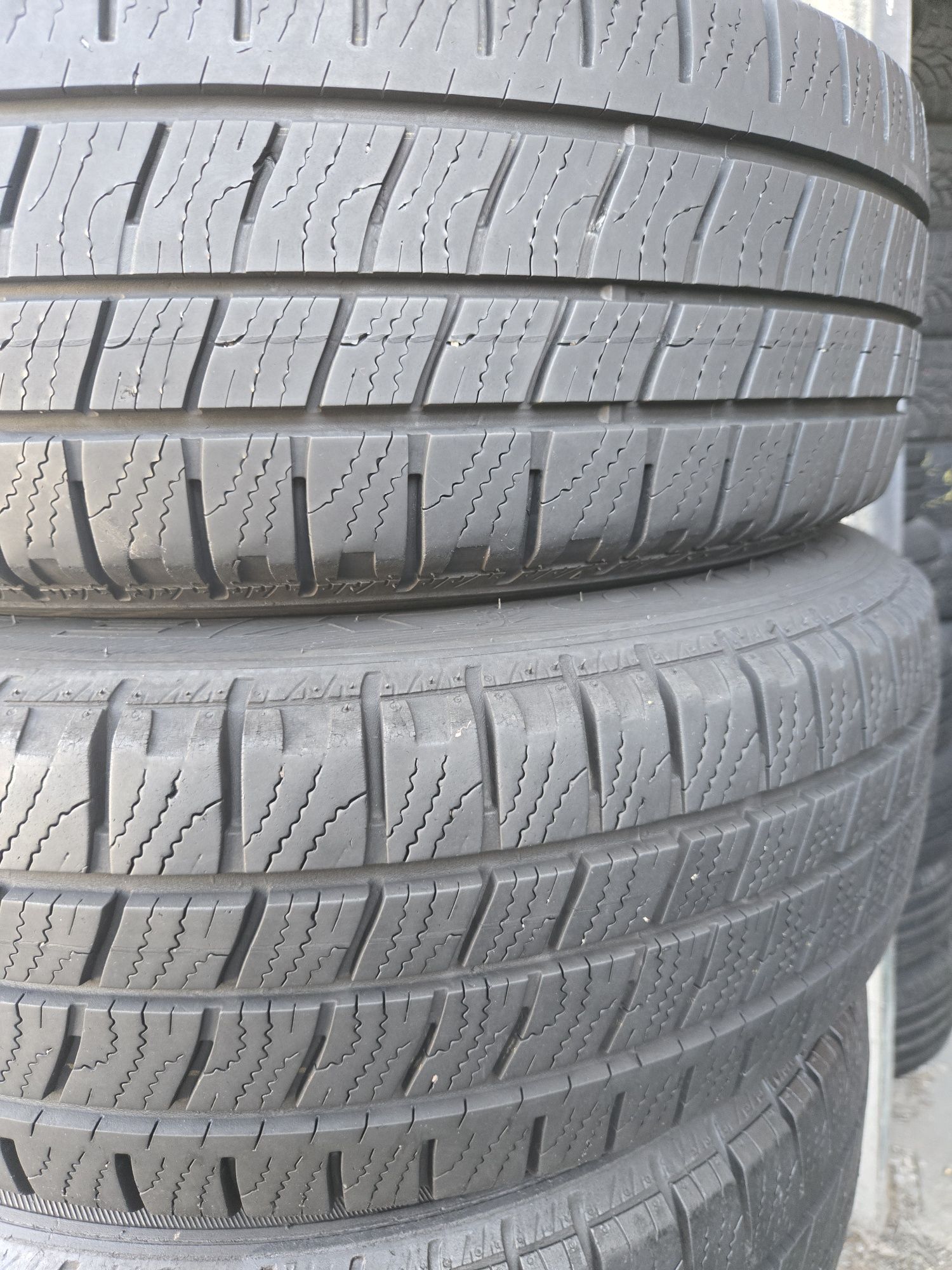 4бр. 205 65 16С Goodyear всесезонни.