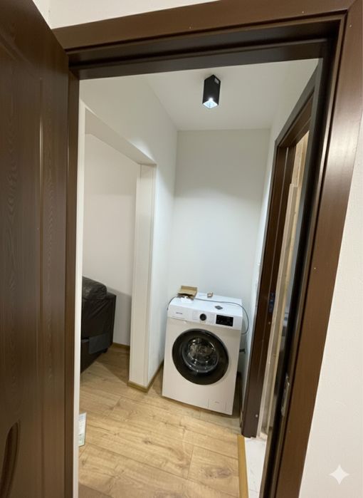 Inchiriez apartament .