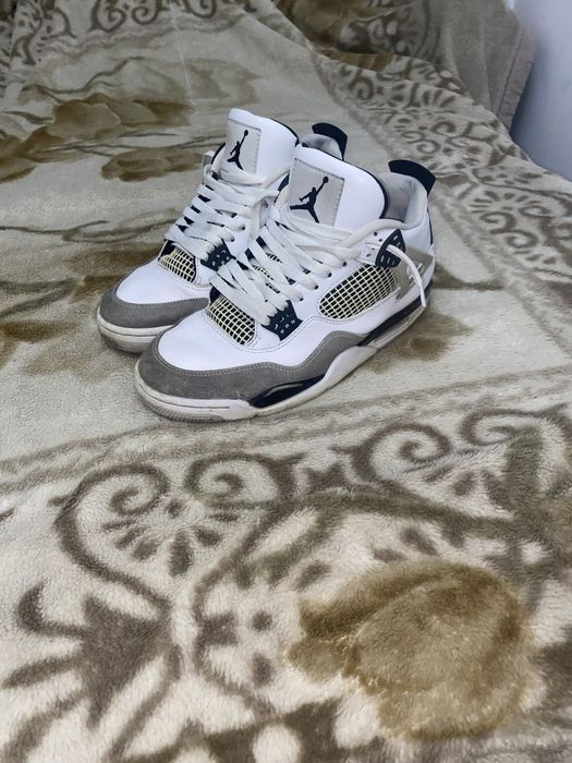 vand papuci jordan 4