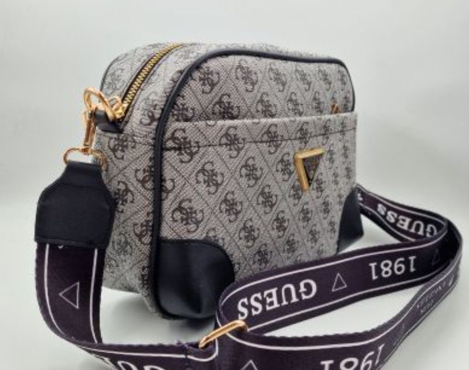 Малки чанти на GUESS