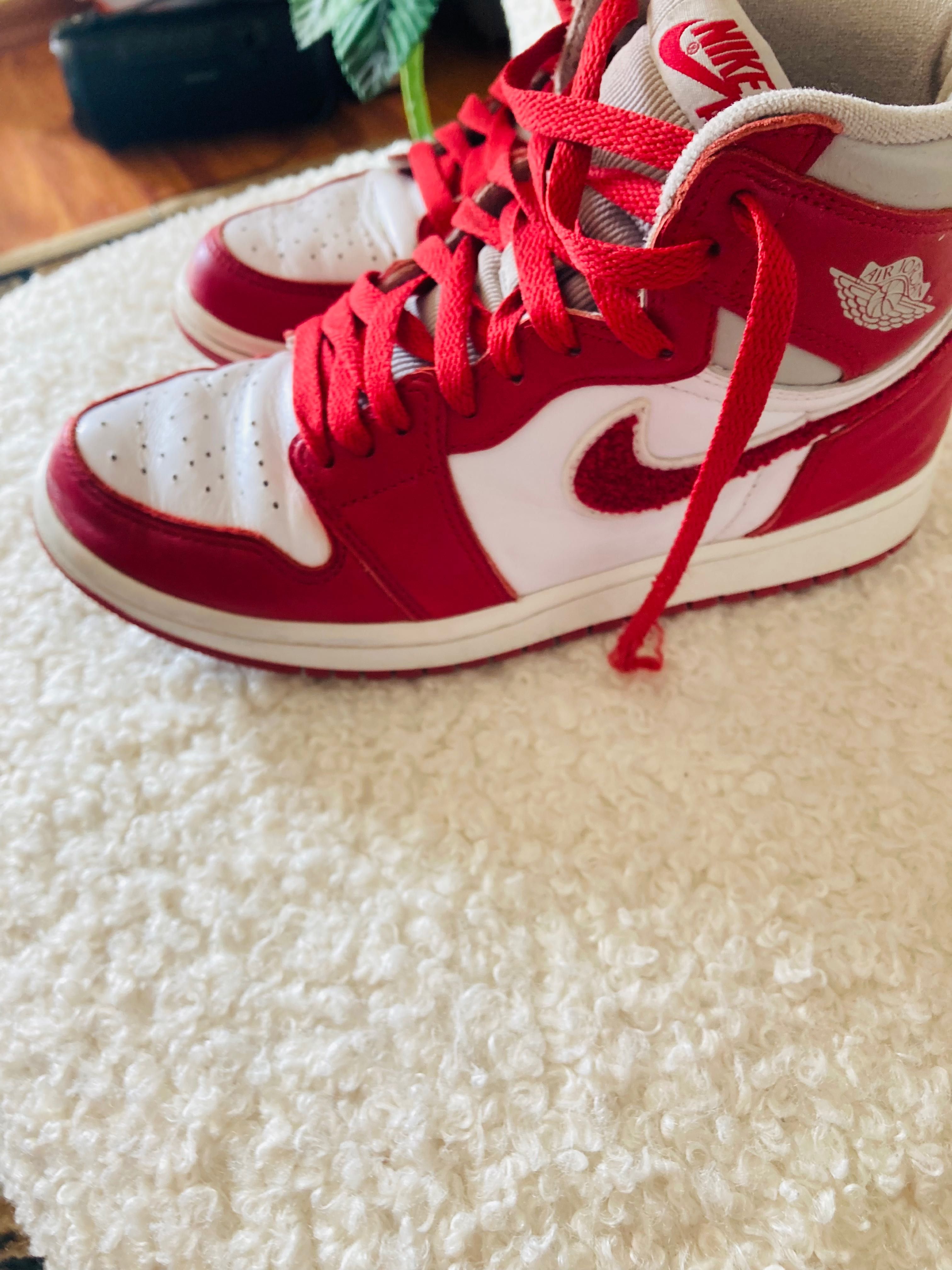 Jordan 1 mid RED