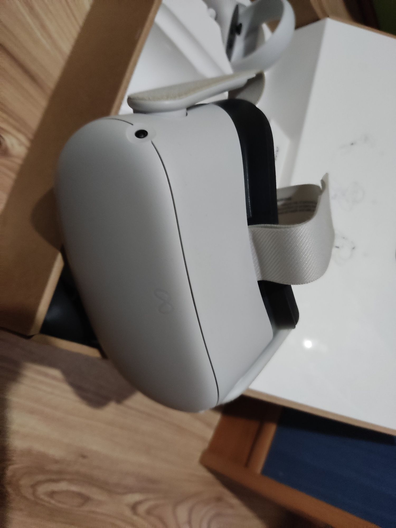 Продаю Oculus quest 2 / meta quest 2