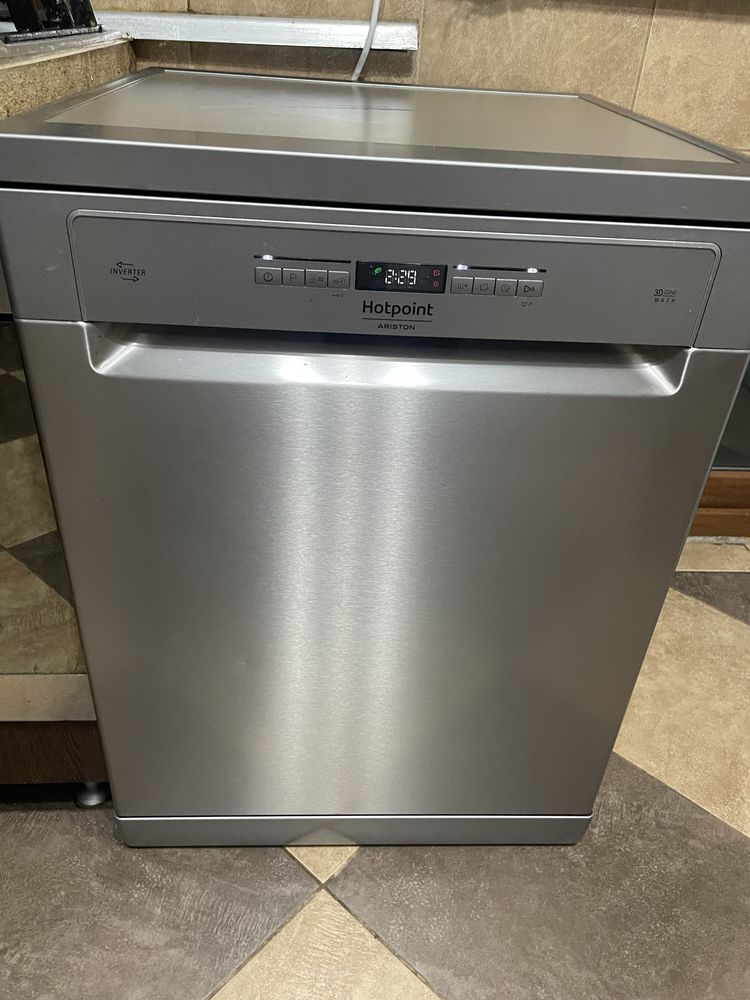 Masina de spalat vase neincorporabila Hotpoint Ariston