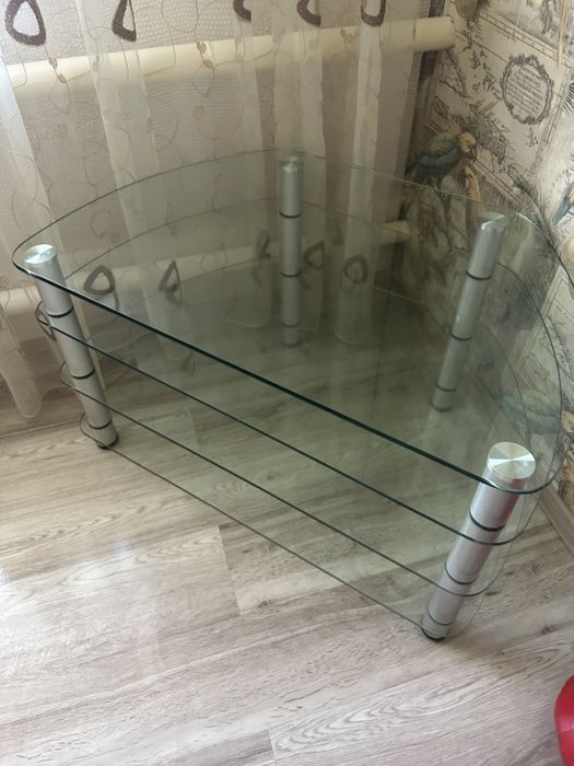 Стеклянный столик