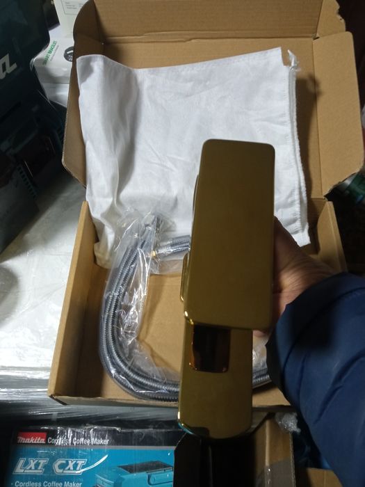 Baterie baie/bucătărie aurie