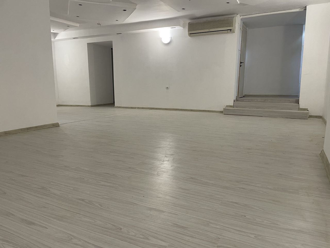 Дава се под наем Офис в Пловдив, Централна гара - 100 кв.м за 408 € - Снимка #1