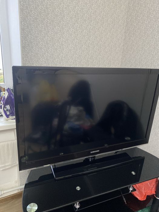Продам телевизор самсунг с подставкой