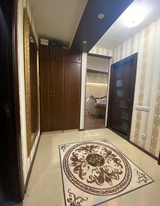 Квартира на Ц5-на небе 4/1/4 общ пл 85м  с обстановкой