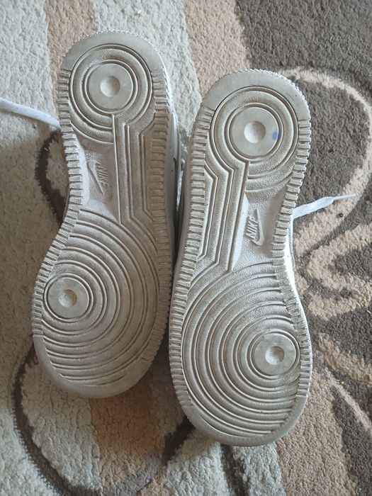 Vând adidași Nike Air Force