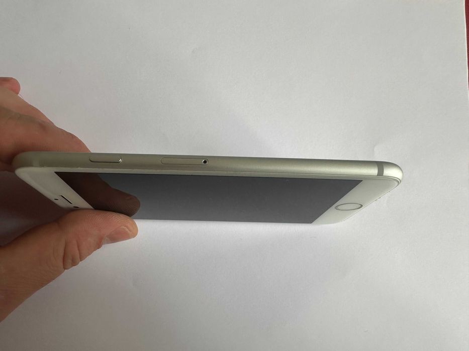 КАТО НОВ !!! iPhone 8 - Бял - 64GB - Фабрично Отключен - 100% БАТЕРИЯ