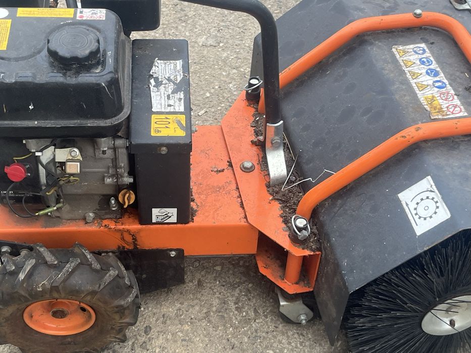 Mătură  pe benzină de Cross Tools