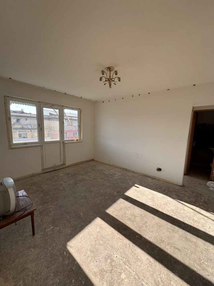 Vand apartament cu 2 camere
