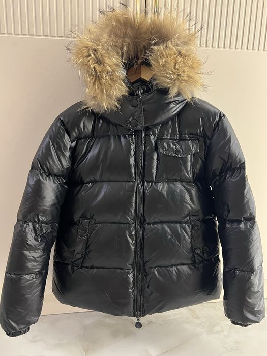Продам куртку Moncler