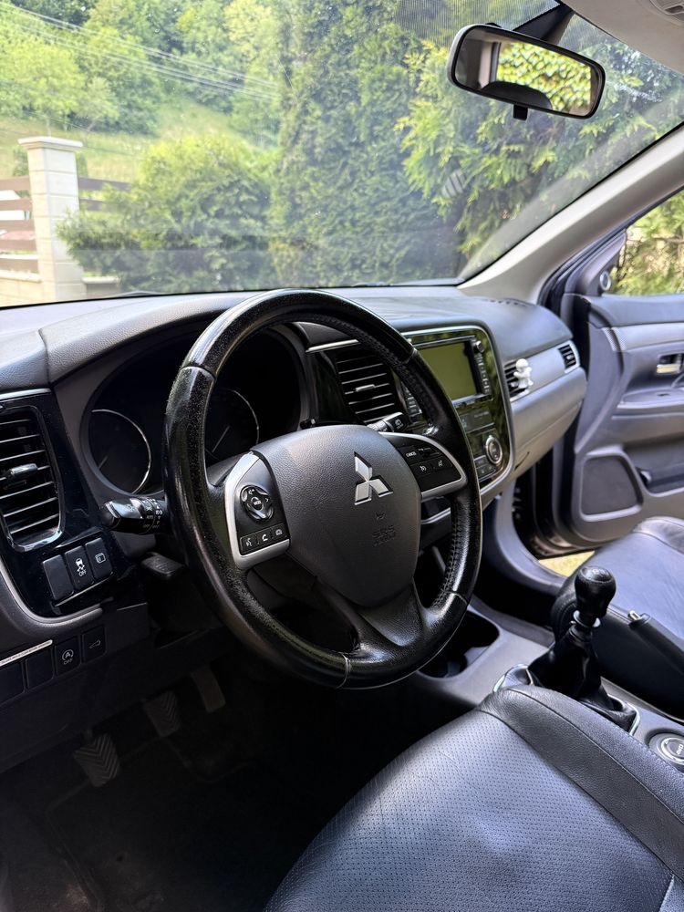 Mitsubishi Outlander 2013 2.2 D 7 Locuri Piele Navigatie 4x4 Eco 2x4