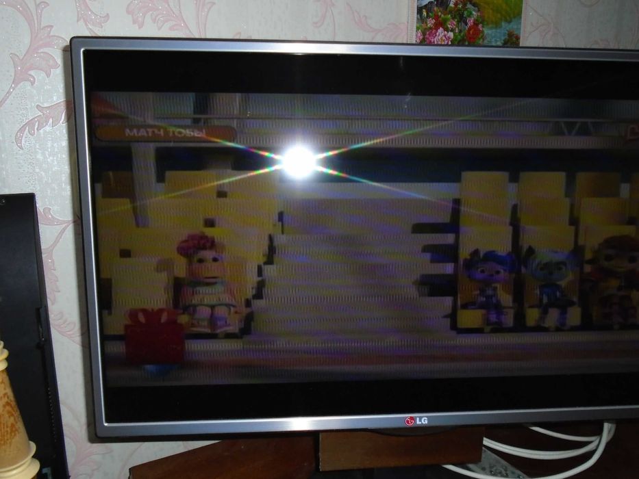 продам телевизор lg 81см 2013г