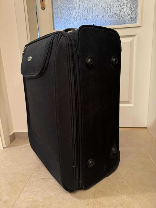 Средно голям куфар