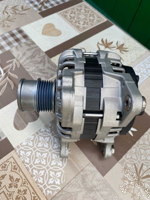 Alternator 110A Bosch, cod 04E903015A (include pompa vacuum), NOU, VAG