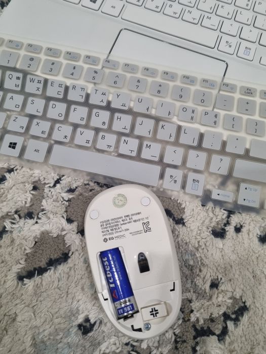 Samsung noutbuk. Sotildi