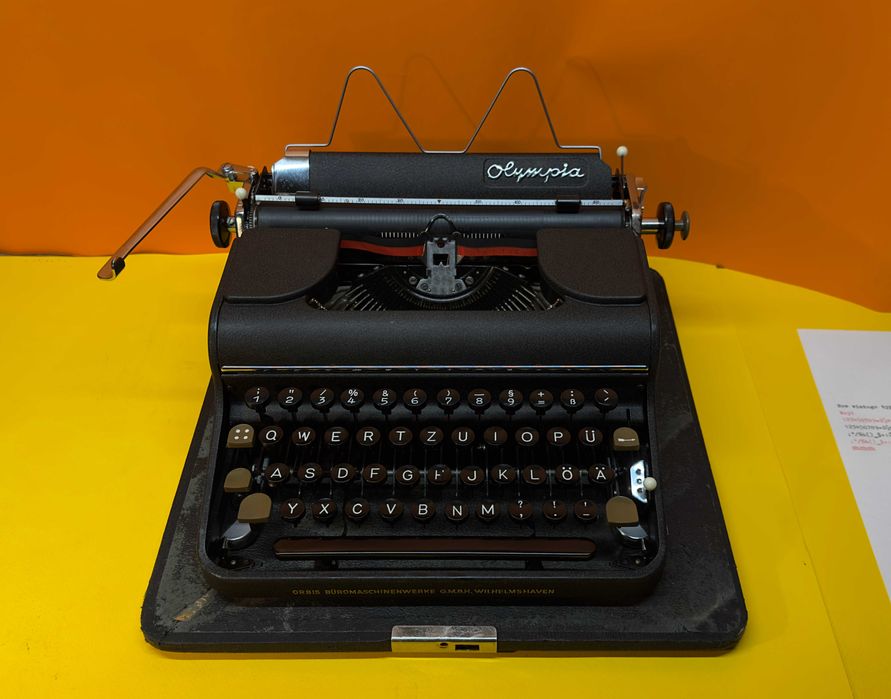 Пишеща Машина Olympia Латиница Топ Състояние Обслужена 1940 Година !