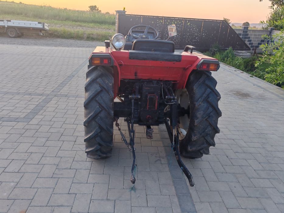 Tractoras yanmar 22 cp cu incarcator  tractoras mitubisi 32 cp
