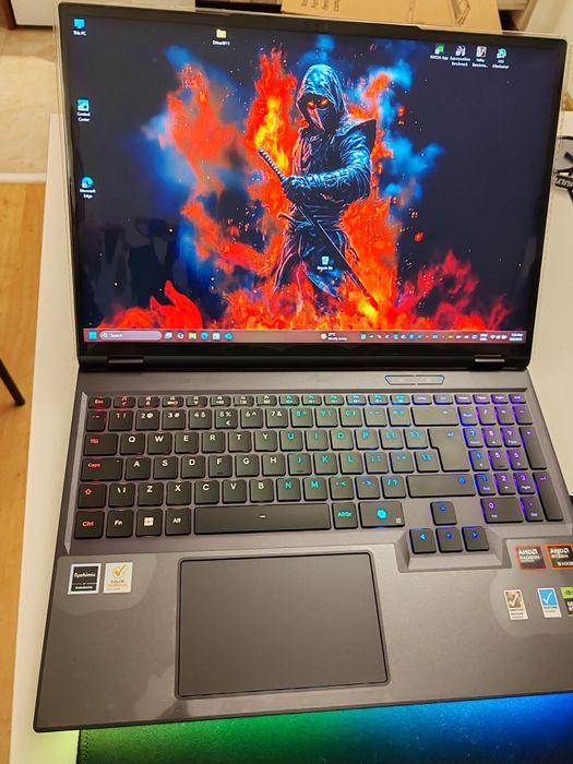 XMG Neo 16 RTX 5090,Ryzen 9 9955HX3D,32gb DDR5
