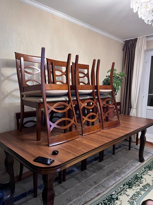 Стол со стульями