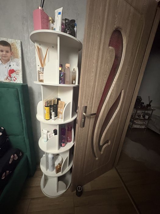 Dulap rotativ expre pentru parfumuri creme etc