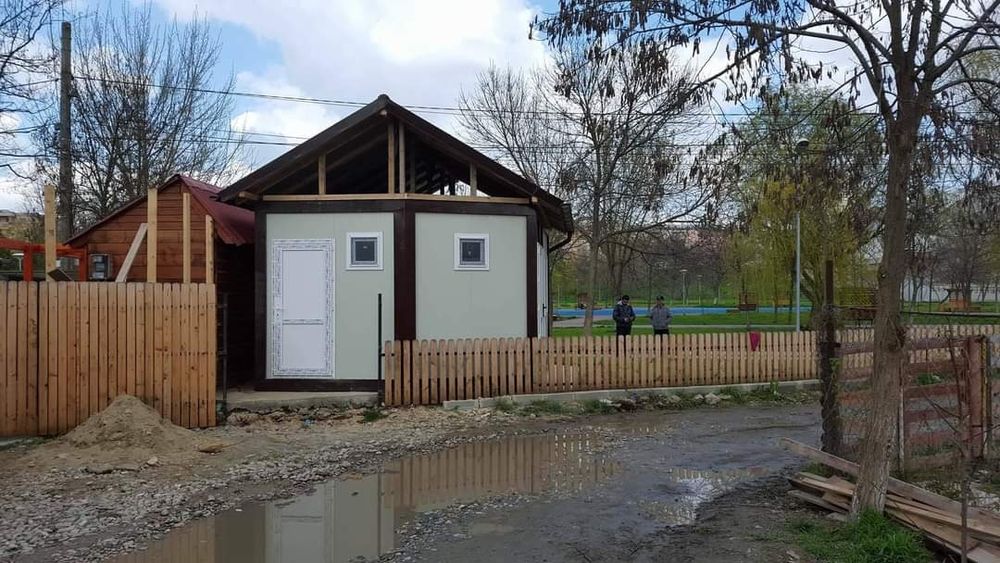 Vand container birou din panou izolat la orice mărime