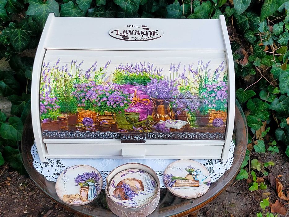 Cutie de pâine din lemn ,decorată  handmade