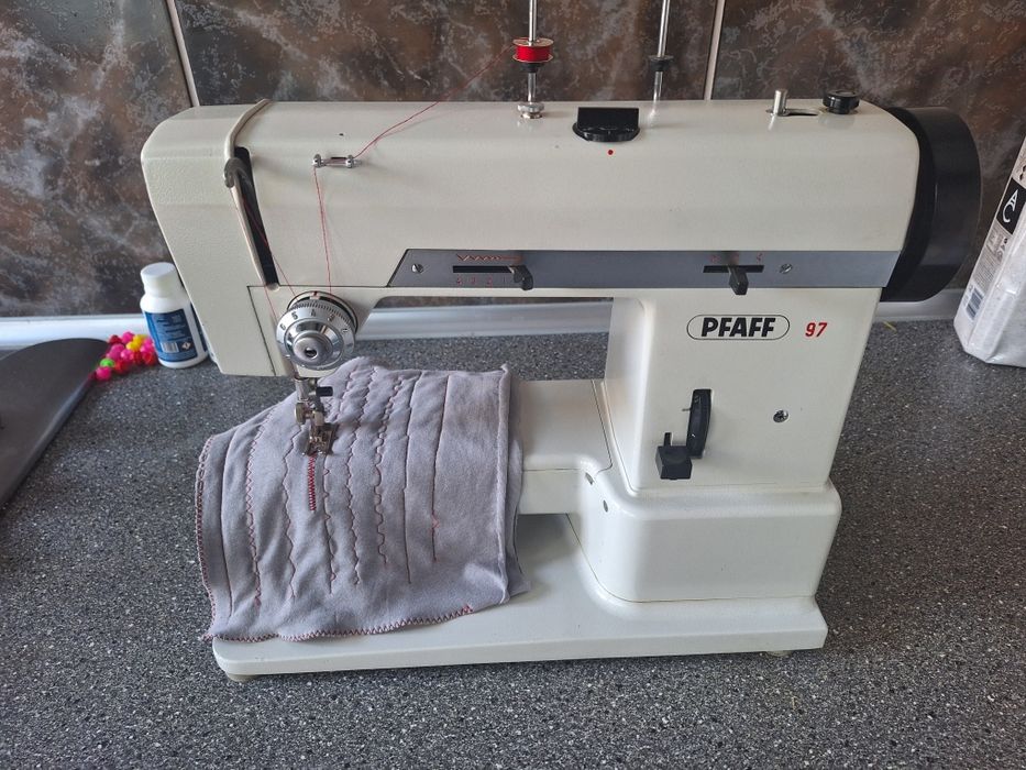 Masina de cusut pfaff