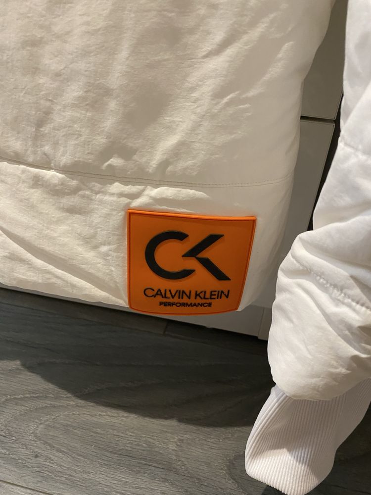 Geaca Calvin Klein alba ca Noua marimea L