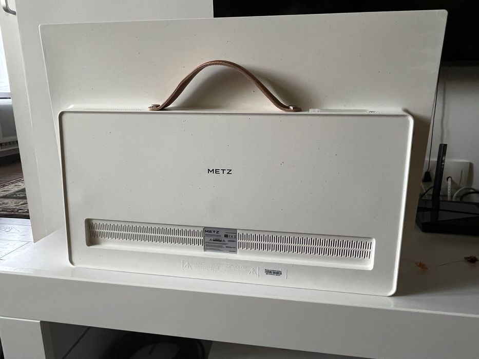 Продавам преносим телевизор METZ 24MPE7000Z
