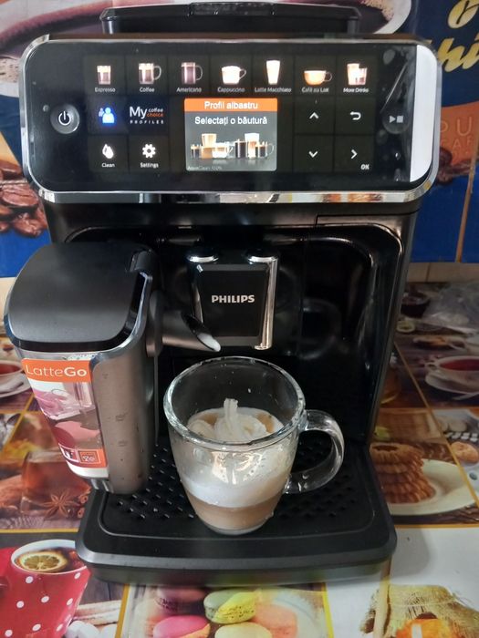 Expresor cafea Philips Latte Go 5400, 5500, câteva cafele.