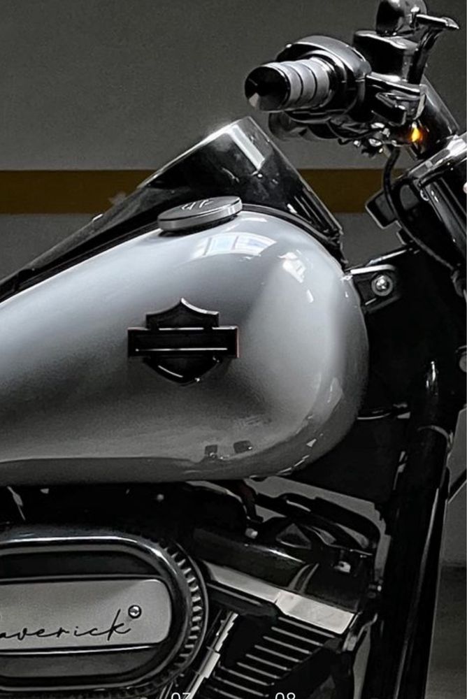 Harley CVO si FAT BOB si V-ROD embleme metalice rezervor si casca