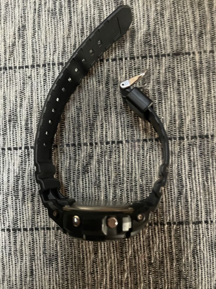 Часовник G shock