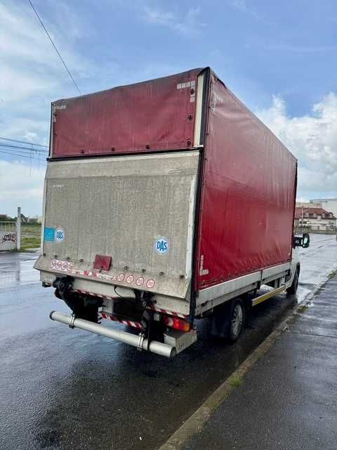 Renault Master cu lift