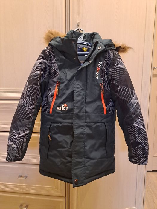 Продам зимнюю куртку на мальчика